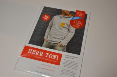 Schnitt "Herr Toni" Kapuzensweater Studio Schnittreif